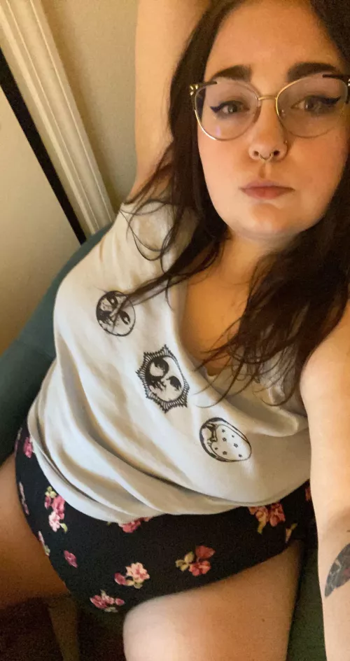 I need a new chair, clean off your face for me? by RoseBunni97