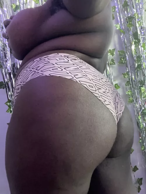 I need a place to sit, could you help me out? by eristhestrifequeen