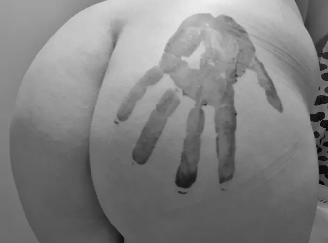 I need a real hand print please by lizz8779