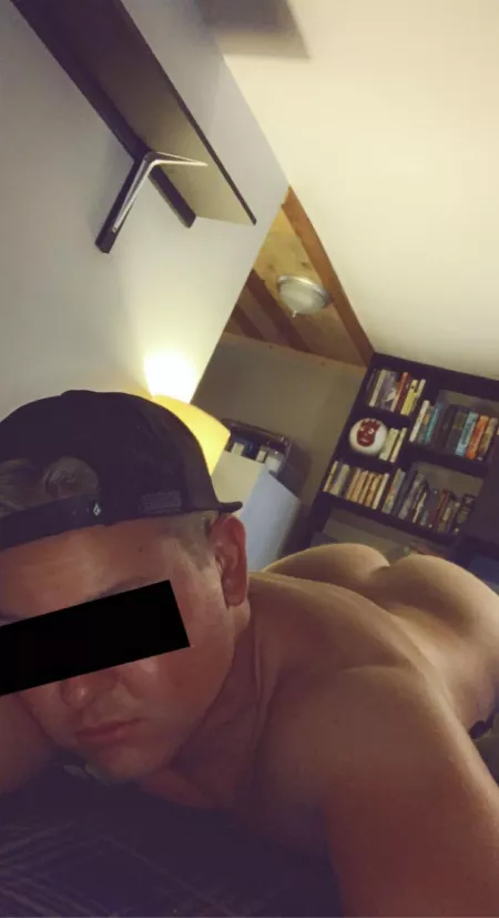 I Need a 🐻 to fuck me! Any Volunteers? by blondebussy1998