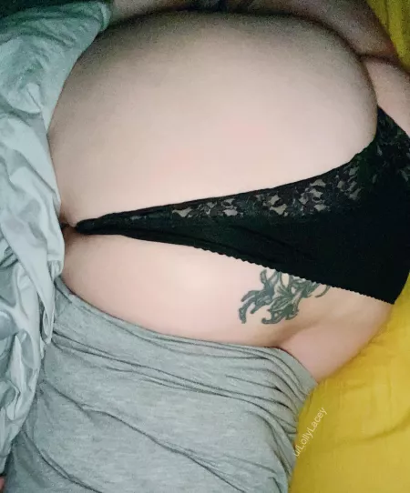 I need a volunteer to come eat this ass 🙋‍♀️ by LollyLacey