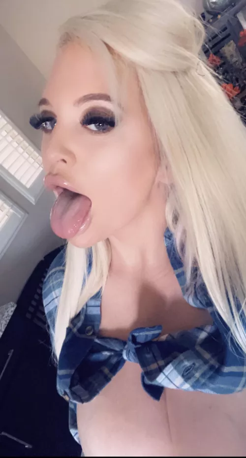 I need cum by Hotbustybarbiex