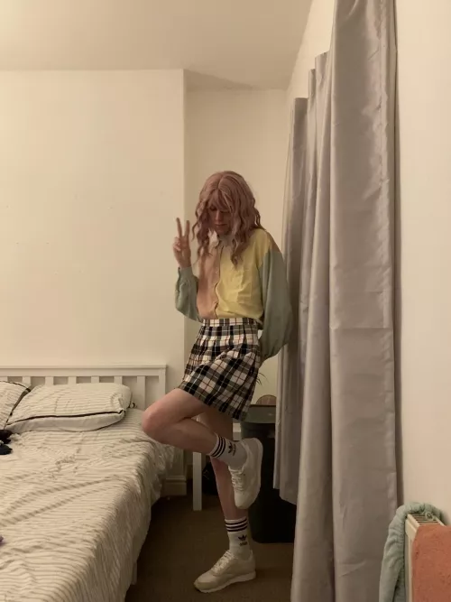 i need friends 😭 by thegagazetclimb