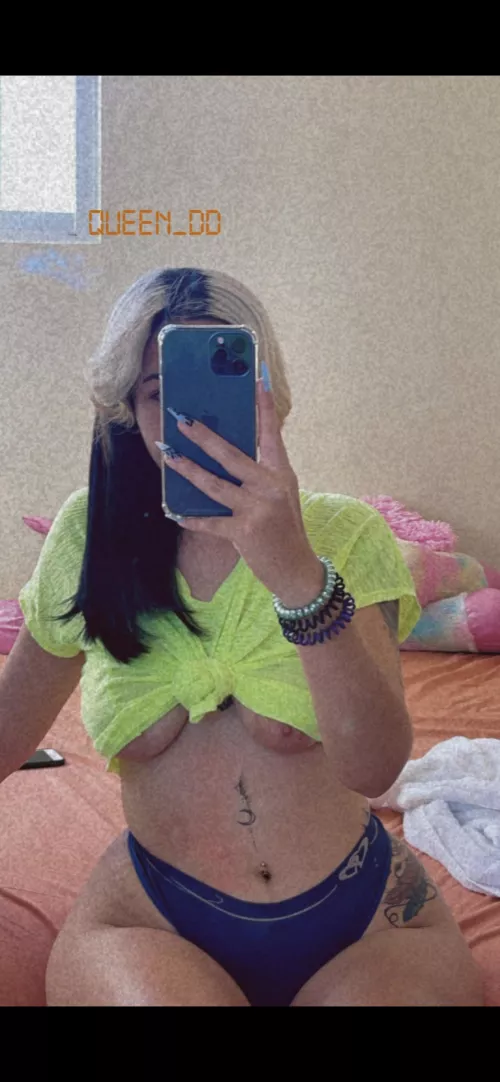 I need help with my sweater by Queen_Dd04