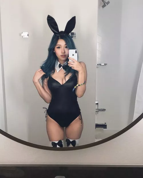 I need Hyoon in this bunnysuit and on my lap by SubmissiveTrapSamus