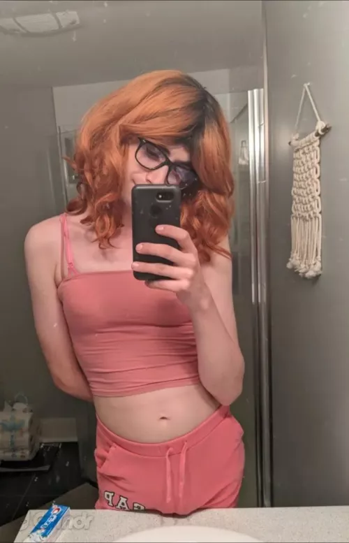 I need more outfits 😭 by SarahCDsis