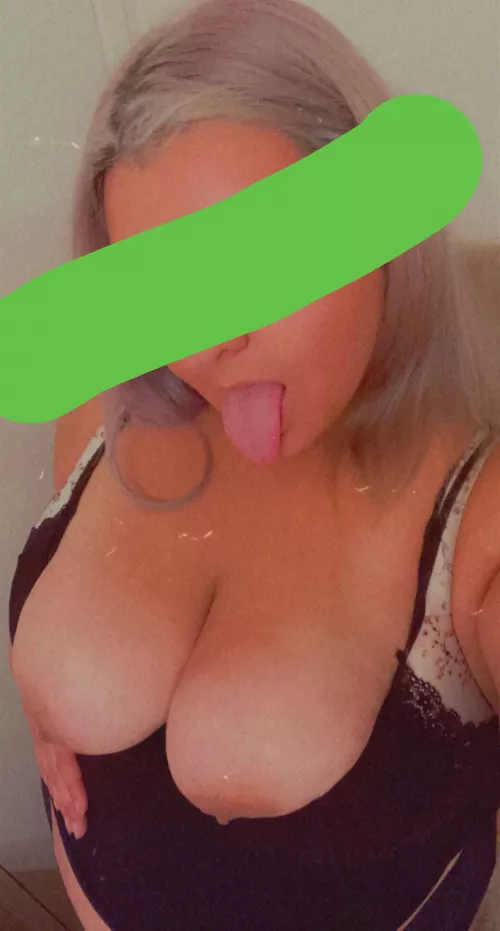 I need $ome attention from daddy👅 by curvedbbygirl