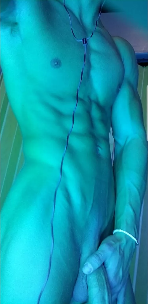 I need some 👻 friends! by Nakedxd