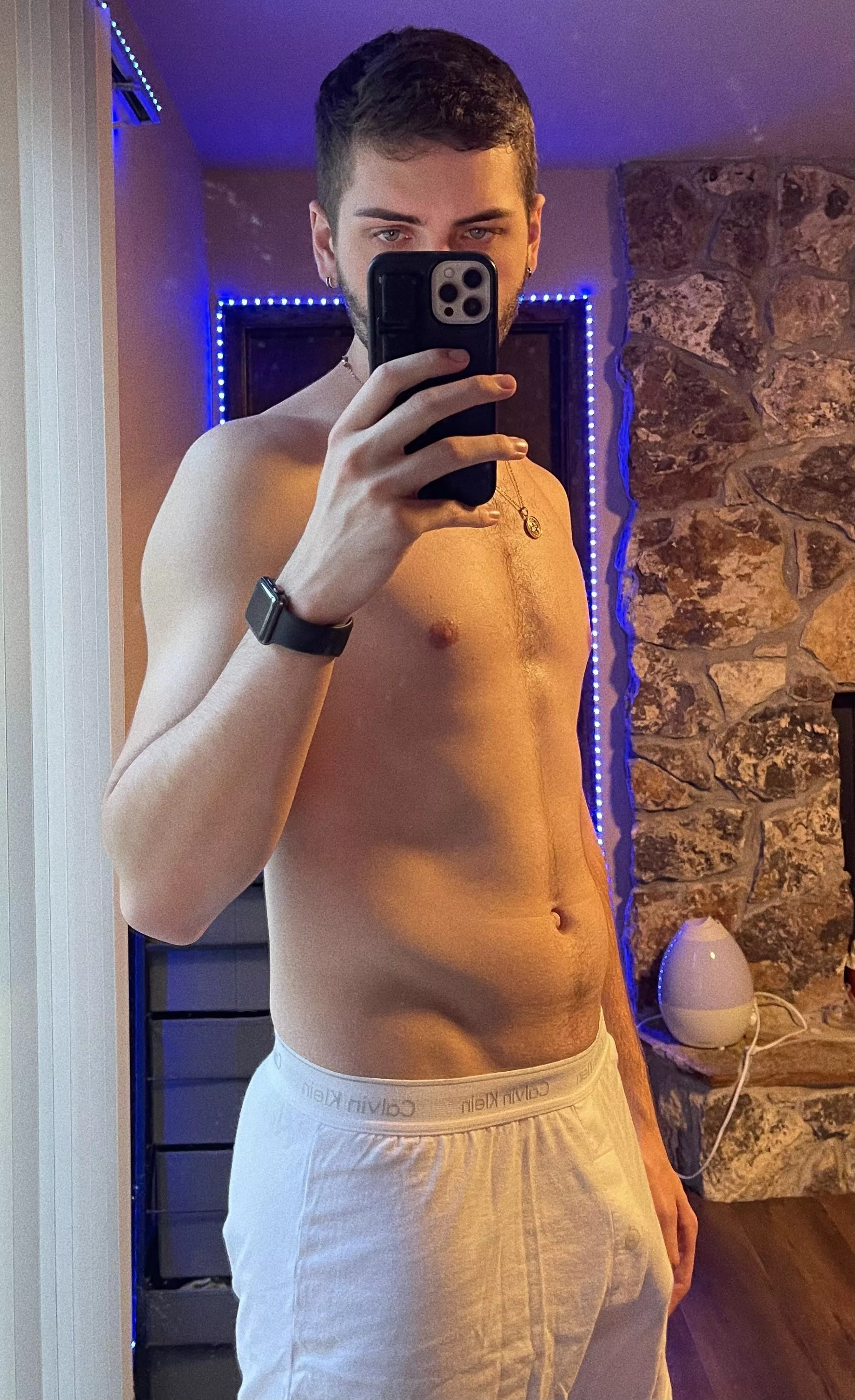 I need someone to take pics for me 😂 posted by exzacktlyyy