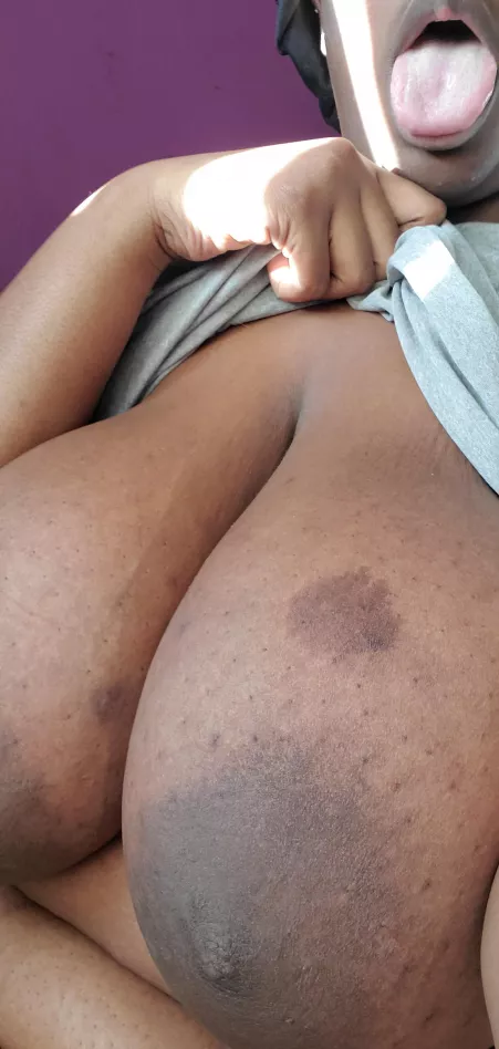 I need them suckled🥵 by BigBeauteBi