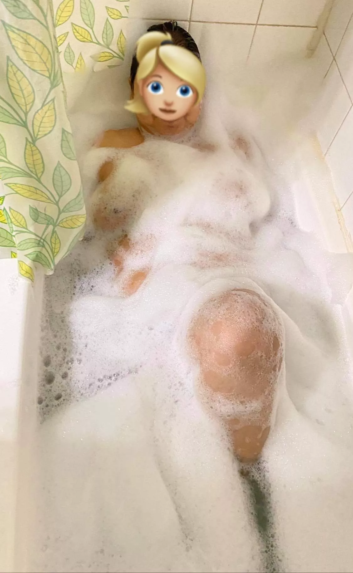 I need to borrow a face and a pair of hand,any volunteers? 😏 posted by brownskinmomma69