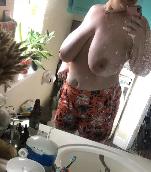 I need to clean my mirror by busty_von_tease