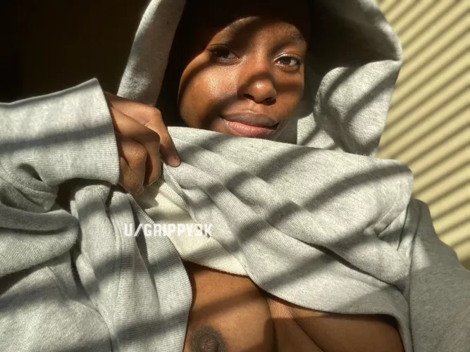 I need to cum on someone’s dick…or face 😈 by grippy3k