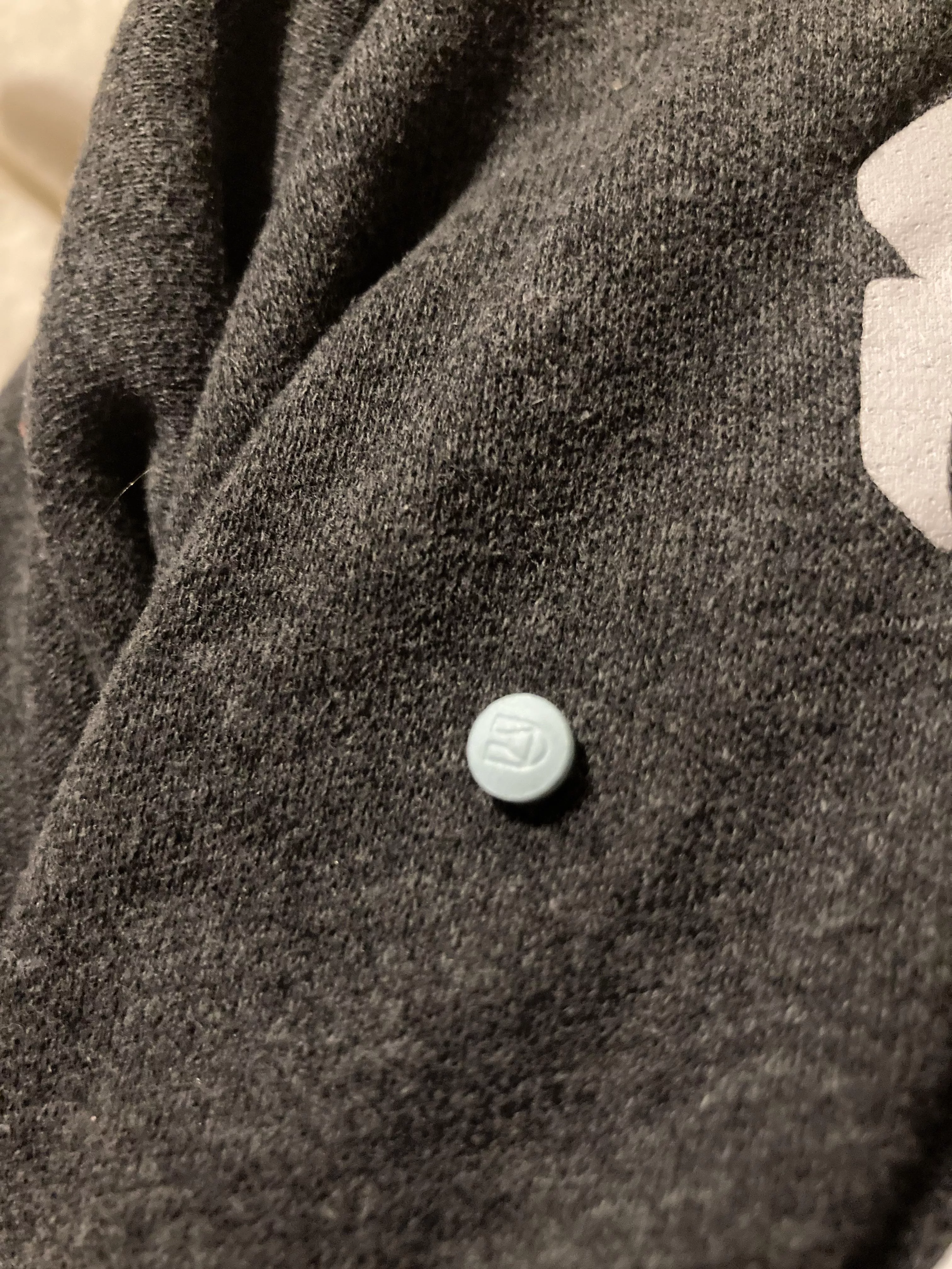 I need to what this drug is before I get too sick and to take it and have something happen. I was told hydromorphine but I’ve never seen one with this picture on it and I can’t find it anywhere online. Someome please help I’m not looking for judgme posted by Typicalgirl09