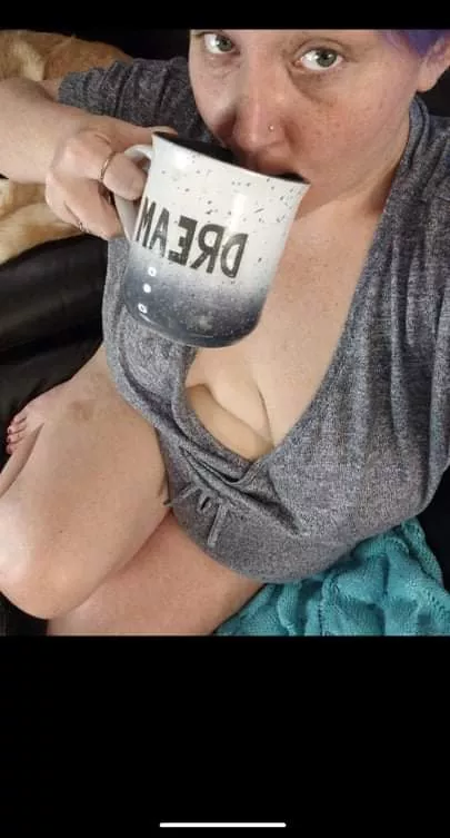 I need to work but all I want to do is play Hot MILF games. Distract me baby 🤑 posted by LaylaBird420