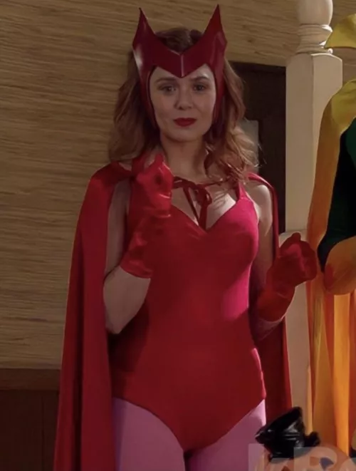 I need to worship Elizabeth Olsen. Anyone down to help? by Dale2487