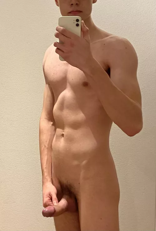 I need you to rate my 18yo body by BathWhite18