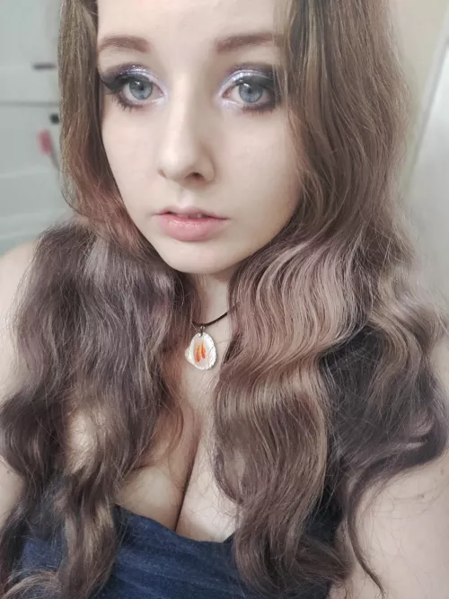 I never know what to do with my face in selfies by madimoonnsw