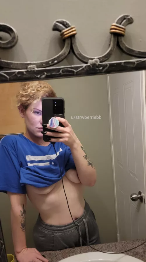 I never post pics like this - here's me right after I woke up this morning 🦁 I live in sweats & sports tees:) (OC) by strwberriebb