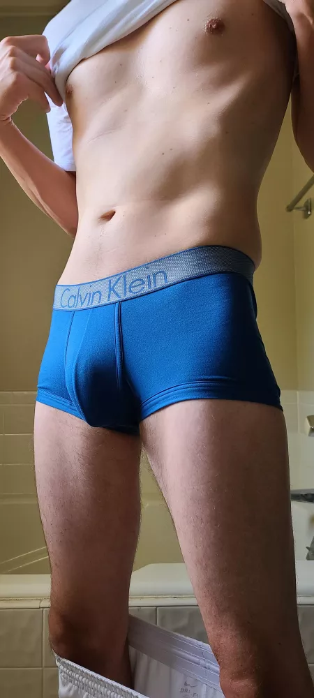 I never wear trunks by Jasktd