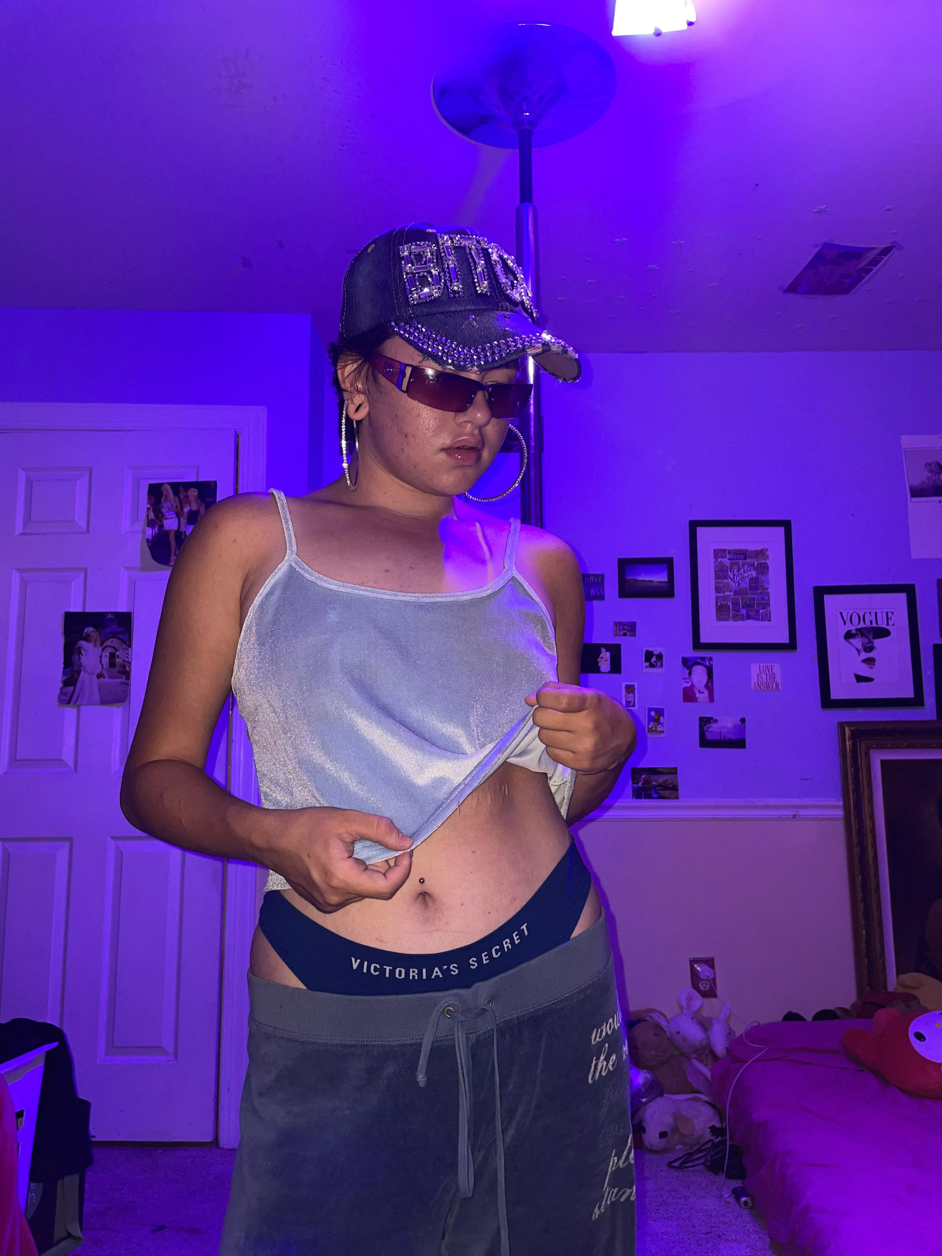 I normally don’t post SFW but I wanted to show my new belly piercing posted by babyomegaa
