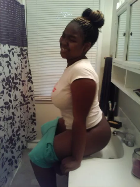 I paid 18yr old black thot $50 to take a SHIT in her grandparents bathroom sink! (Pushing and straining in the pic but eventually 2 lumps fell out) by blackcrime419