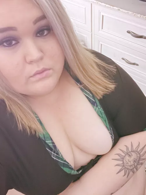 I promise I’m a good girl. by Damnitsme100