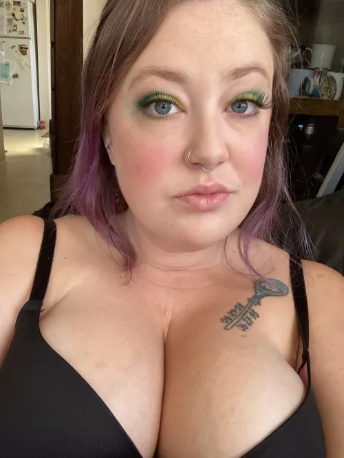 I promise there’s enough room for your face between them by VioletFonce