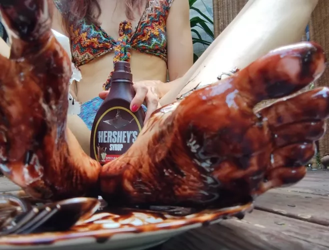 I put chocolate on my feet 🍫 by kasysnow