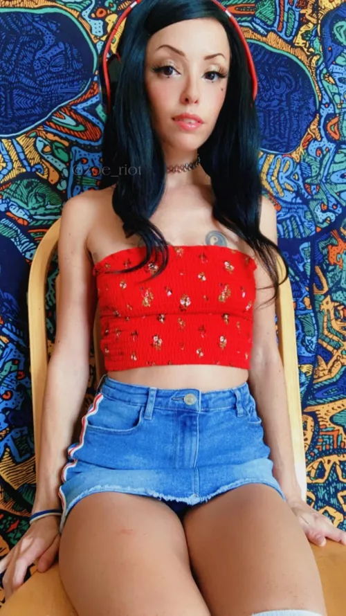 I really do love a good fitted jean skirt by Zoe_Riot