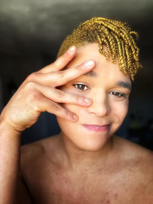 I really just felt like posting a selfie. Hope everyone has a great day :) by AlwaysOnMyToes