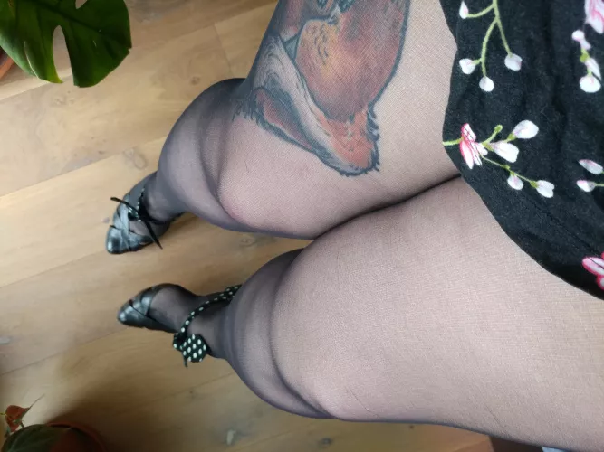 I really like the way my thick legs look in a pair of sheer black tights by curlykatiecupcakes
