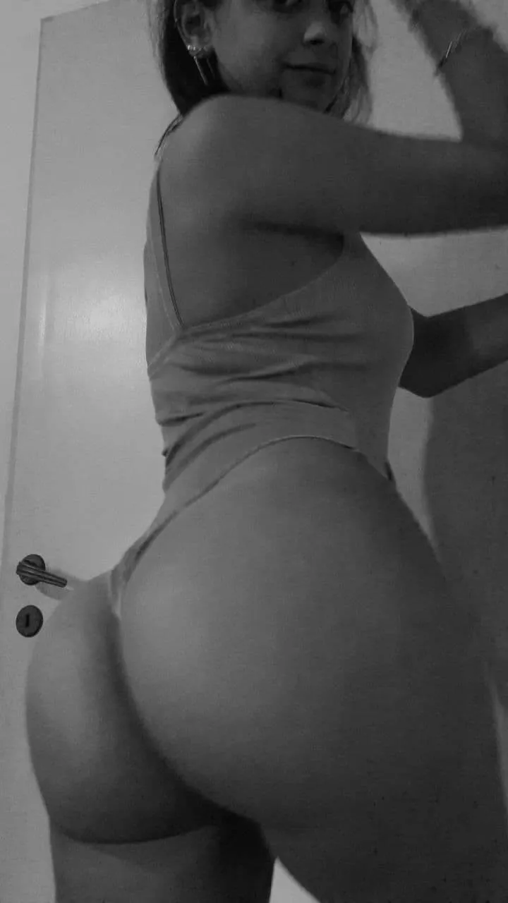 I recently turned 18 🍓 LOTS of content on my page 🍓 HONEST cock ratings 🍓 Dirty sexting 😊 Customs 😊 GFE 😊 Lots of fun! 🍓 Come say hi right now 😁 posted by StrawberryMiaOF