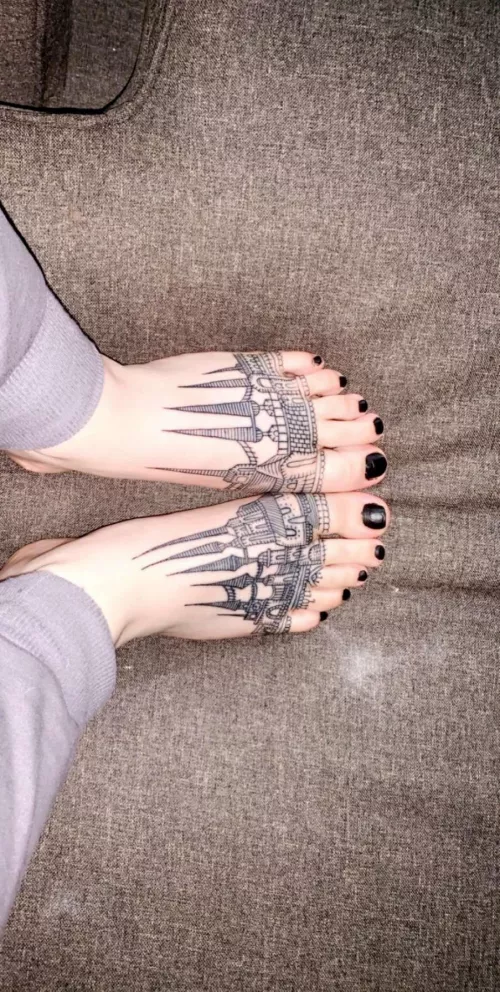 I remember the first time I had someone suck on my toes and he licked between each one kissing my entire foot ☺️ I’ve never came so hard in my life by This-Ad-733