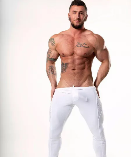 I see something by SparklyRen