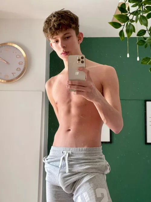 I see 👀 by Start-Upset