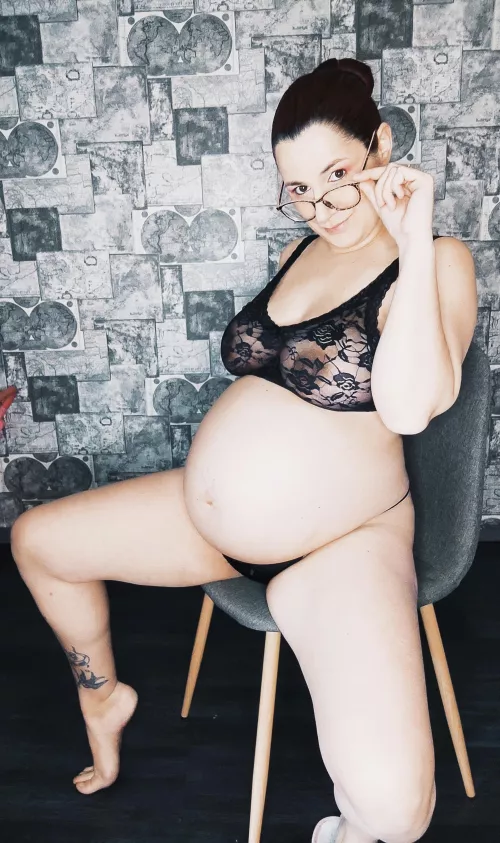 I see what you doing there 😏🤤🔥 by Puzzleheaded-Try-362