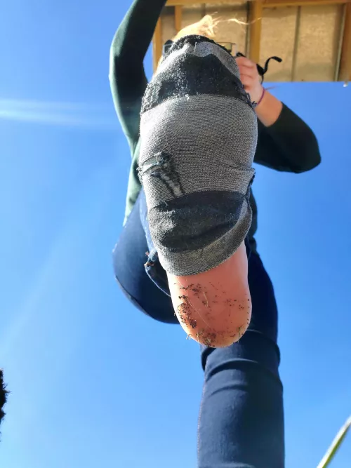 I see you down there... what are you waiting for.. finish what I started... and don't use your hands... 😈 start this giantess weekend off right with a coffee... by mombod1234