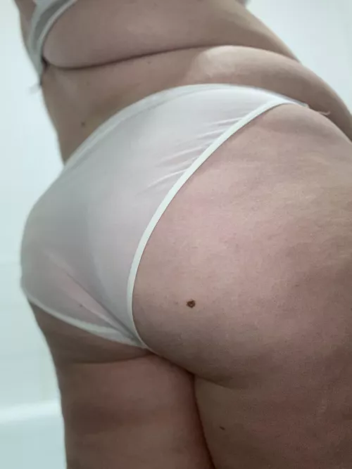 I see you peeking 😏💕 by harritoyou_x