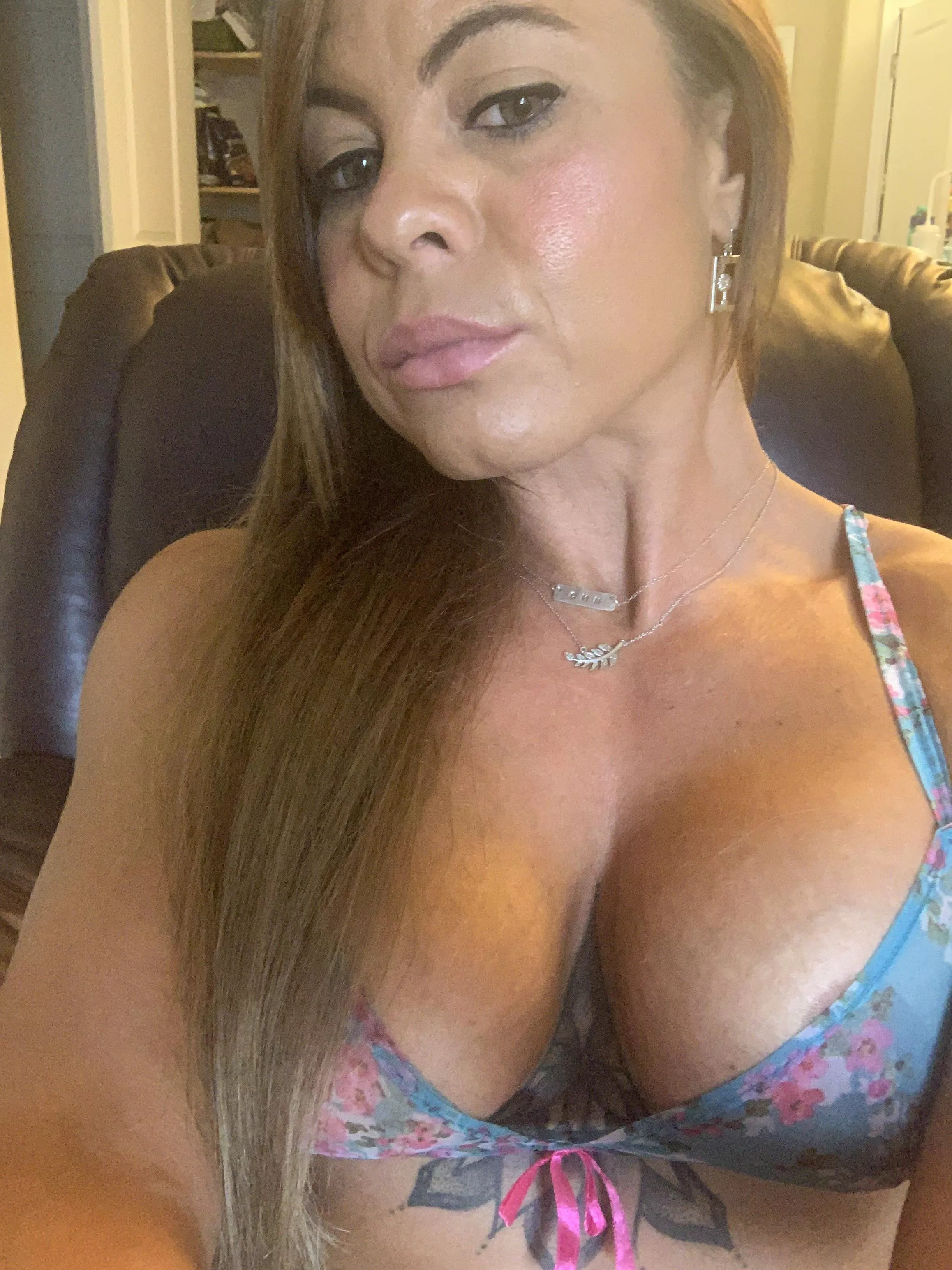 I sent this to daddy and he came home quicker than expected 💋 posted by lola_victoria