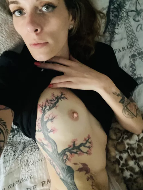 I shows my nipples off when I get bored by bdsmqueen1993