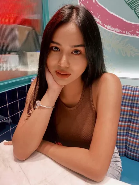 I sometimes feel like some people don't like me but then I remember that you guys on Reddit always appreciate my face and my body 🙈 by Sea-Baker1004