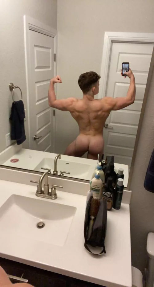 I squat on occasion😜 by KingBouNSFW