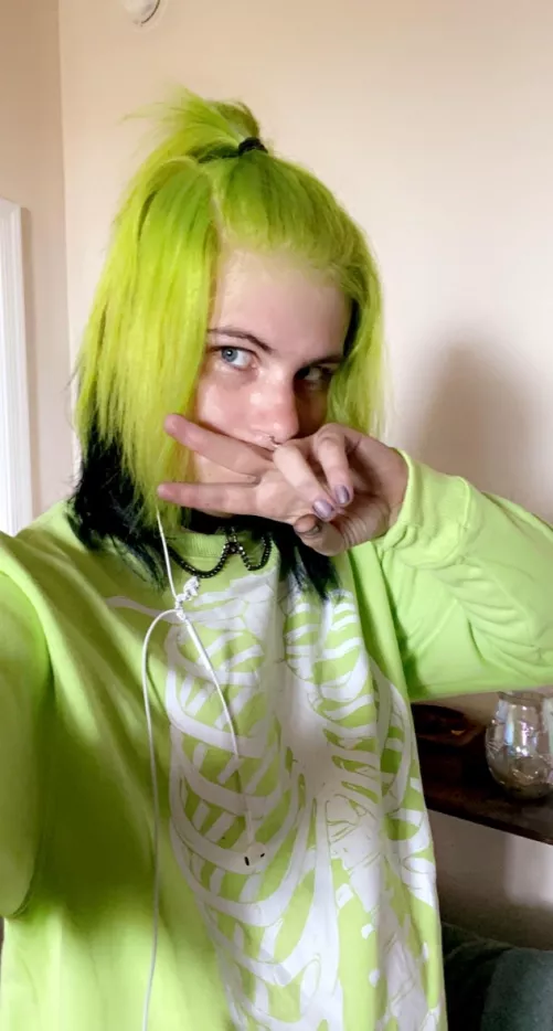 I still can’t get over my new look :3 by deezducks1