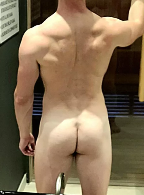 I swear I've been doing my squats 🤷‍♂️ by Throwawayyy212212