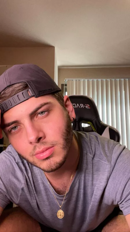 I take one selfie every 6 months by exzacktlyyy