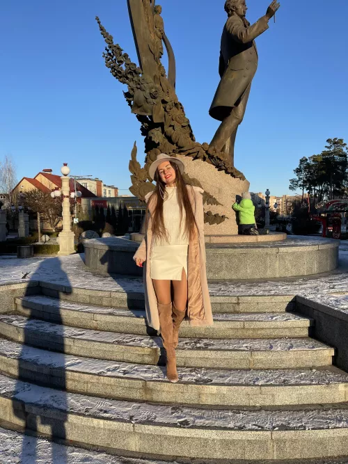 I think girls in mini skirts looks fantastic 🥰 Do you like my look?) by Tamara_Sunshine