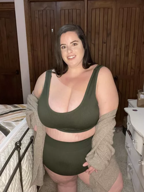 I think green might be my color…🖤 by bookwormbyday