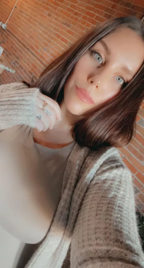 I think I like this large looking lip? Over-lining is a game changer… by Charis-leslie-