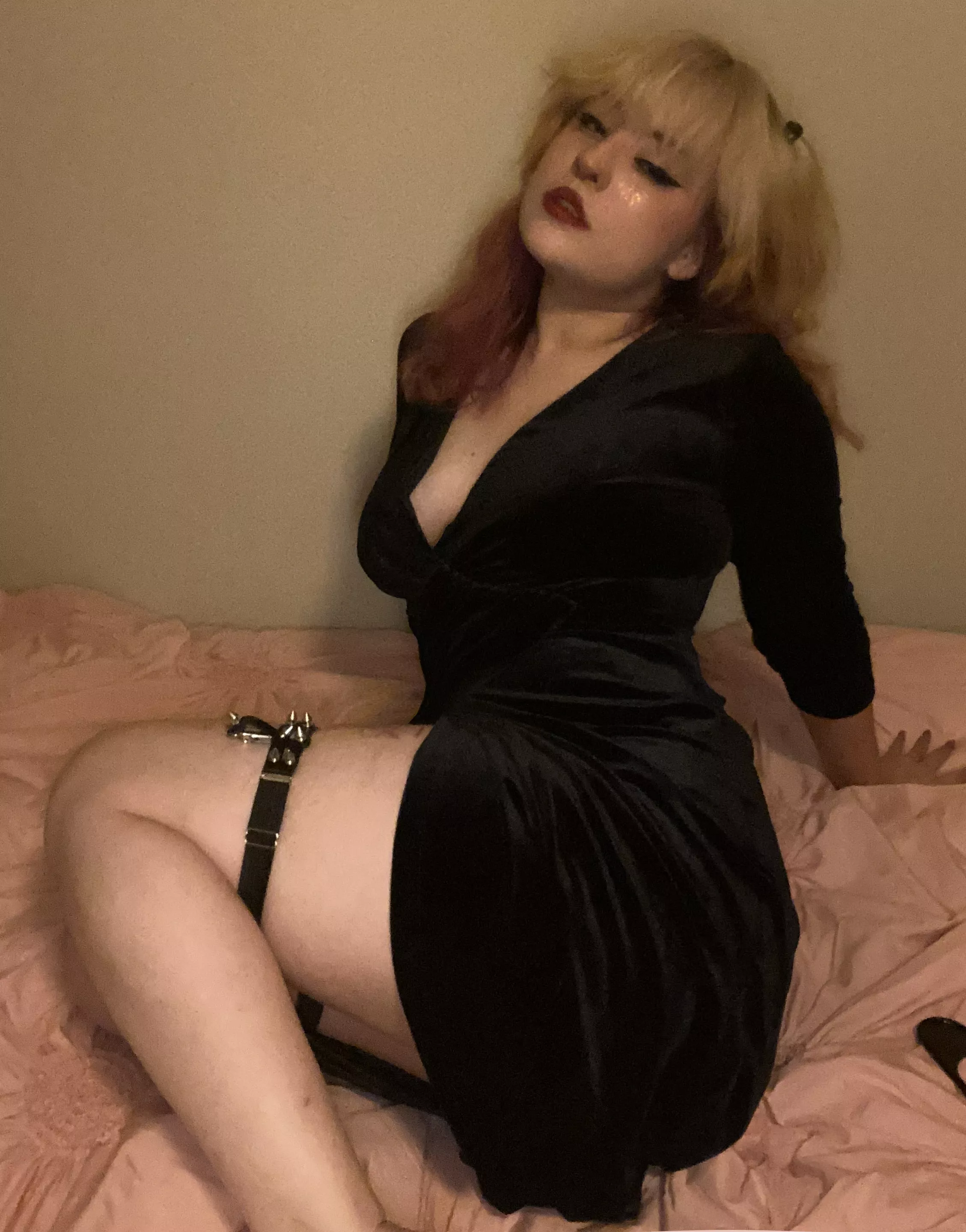 I think I look pretty cute in black posted by Elf_Ears_